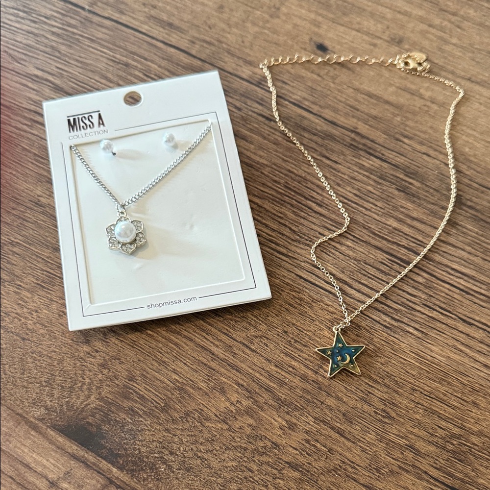 Gold Star and Pearl Necklace Set
